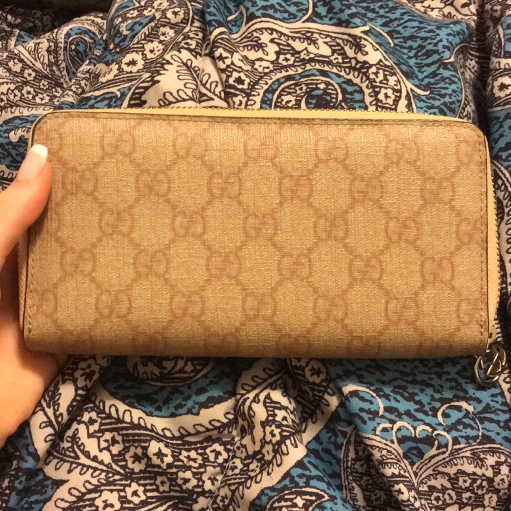 Large Beige Gucci Wallet